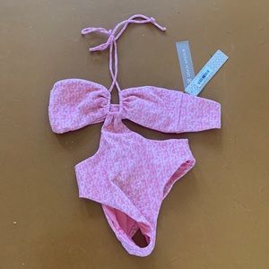 Cute suit! Never worn!